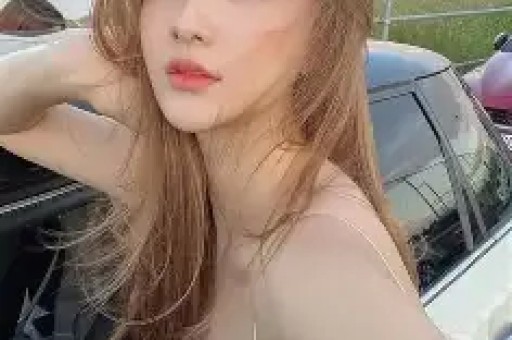 很多网友都在质疑他怎么可能发这么多工资。然而、小杨哥再次在直播间里回应称：公司员工虽然只有1000多人但是还有线多人她们很多是待在家的全职宝妈、也有一部分是短期没有找到工作的大学生、还有一些是因为
